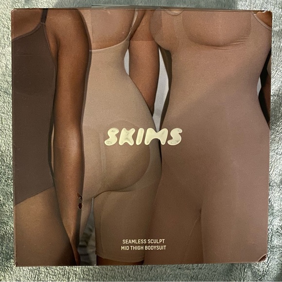 🖤 SKIMS Seamless Sculpt Mid Thigh Bodysuit in Onyx | New in Box 📦 Size MEDIUM - Picture 6 of 8